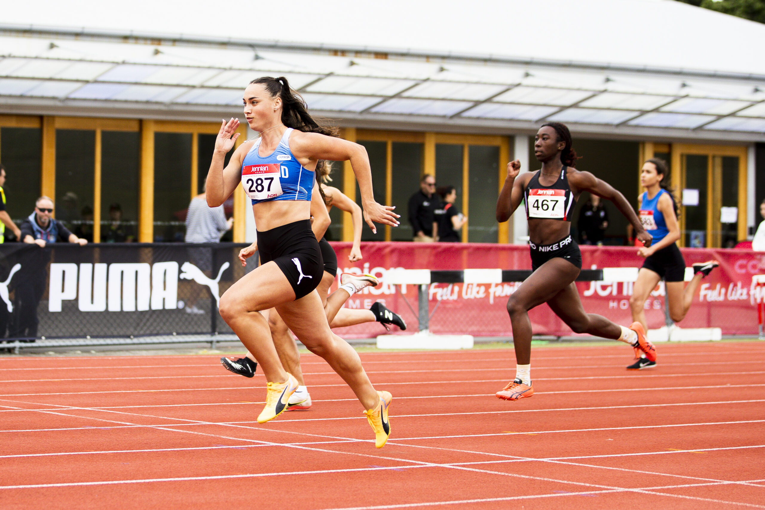 防守反击的 防守反击的